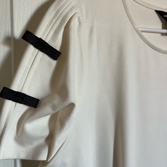 Liz Claiborne top with bows - Picture 2 of 2